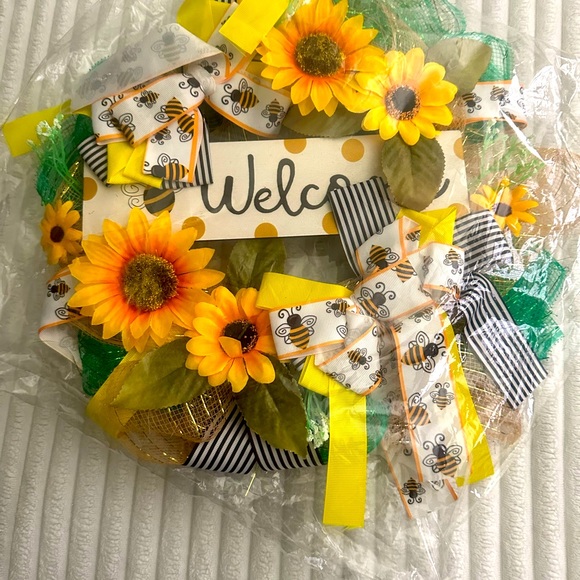 Sunflower & Bee Summer Wreath 🌻🐝 Super Cute! Never been opened. - Picture 3 of 3